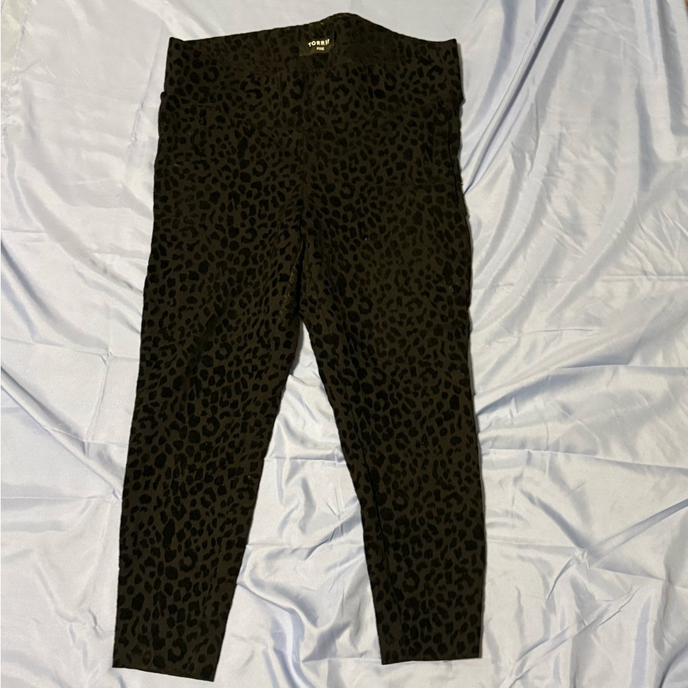 Torrid Black Leopard Pattern Leggings